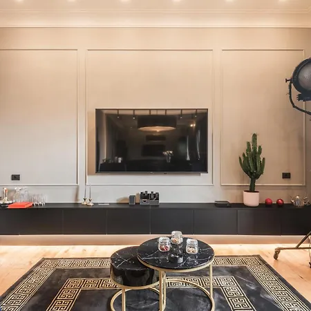 Mega Royal Apartment *